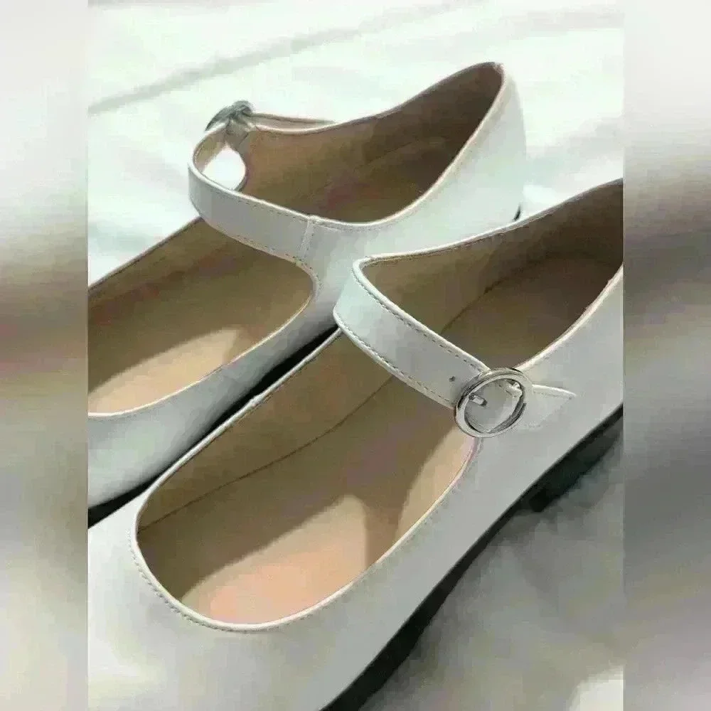 Urban‎ Outfitters White Daria Treaded Mary Jane Size 7
